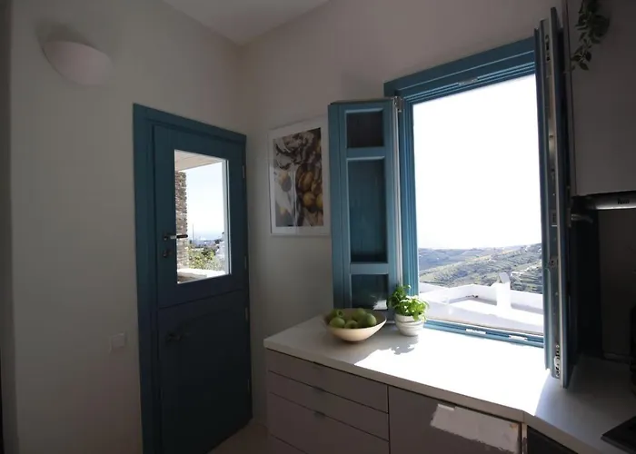 Nefeli Tinos Triandáros